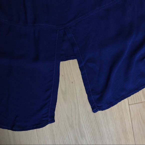 Bella Dahl Split Back Button-Down - size M - Picture 8 of 8